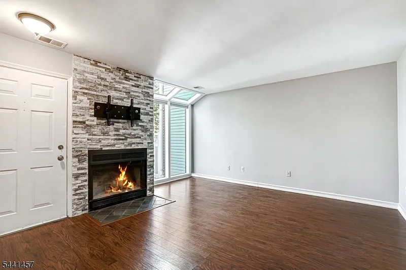 2 bed, 1.5 bath, $2,900 — Photo 3