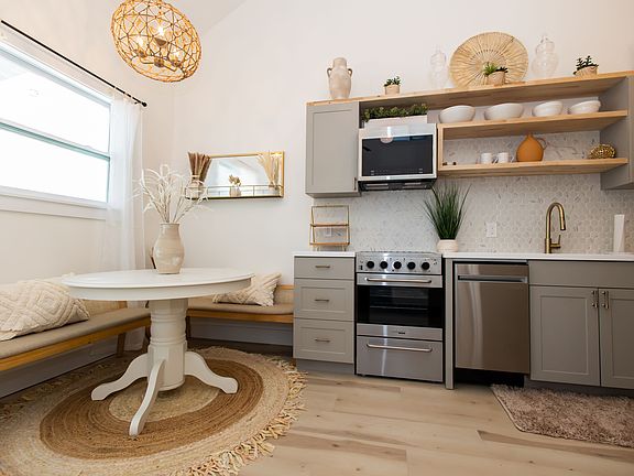 4th image of 904 Fleming St #2