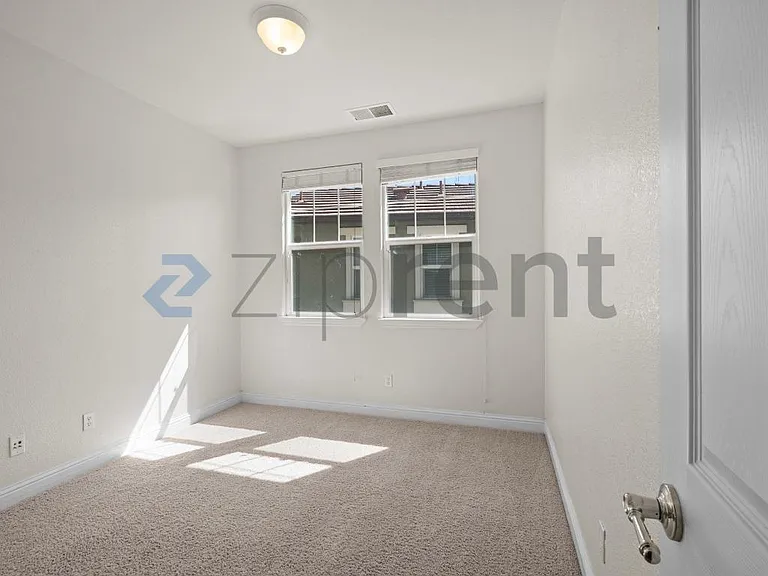 139 N Lafayette St — Photo 21