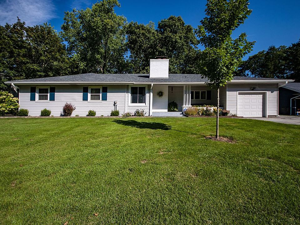 1st image of 2222 Broadmoor Dr