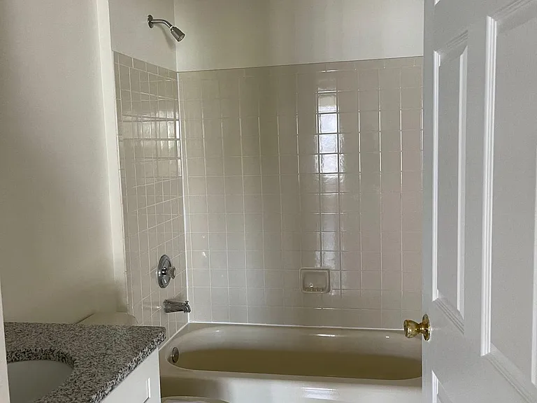 75 Prestwick Way — Photo 11
