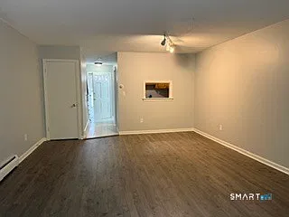 2 bed, 1.5 bath, 1006 sqft, $2,100 — Photo 4