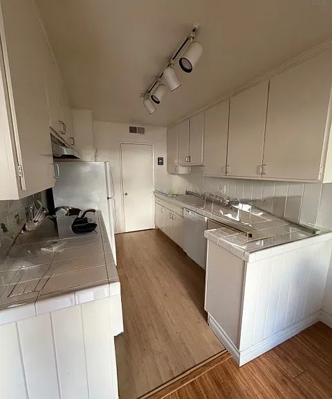 420 S Madison Ave — Photo 4