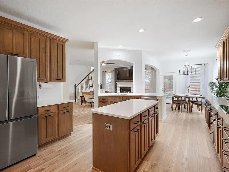 416 Rembert Ct — Photo 5