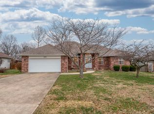 314 S Somerset Dr, Nixa, MO 65714