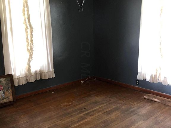 4th image of 272 Washington St