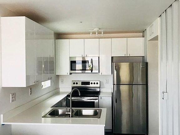 7'4" x 16' Kitchen