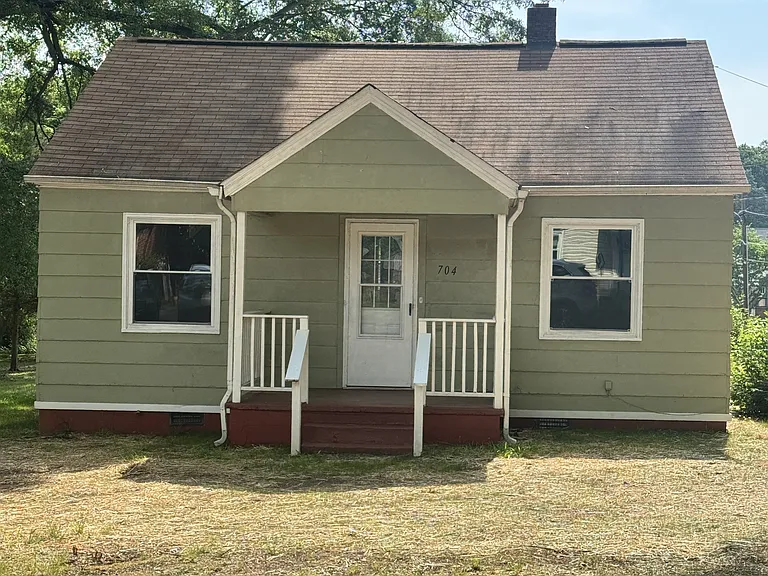 704 N Miller Ave — Photo 11