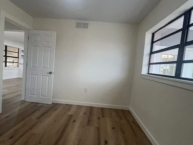 329 W Arlington St — Photo 14