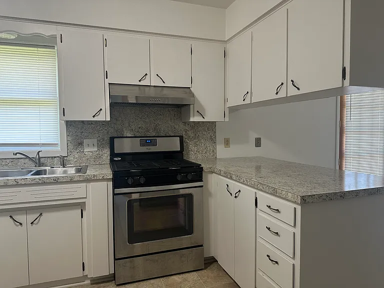 112 Meadow Ln — Photo 4