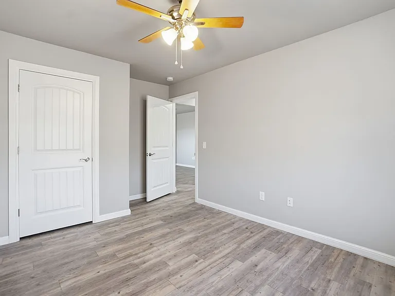 207 W C Ave — Photo 14