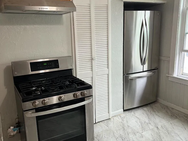 11 Bourne St #2 — Photo 10