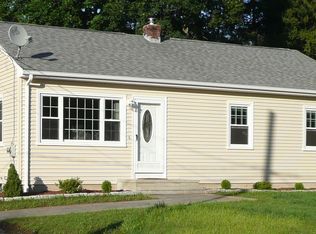 11 Foster Leigh Rd, Niantic, CT 06357