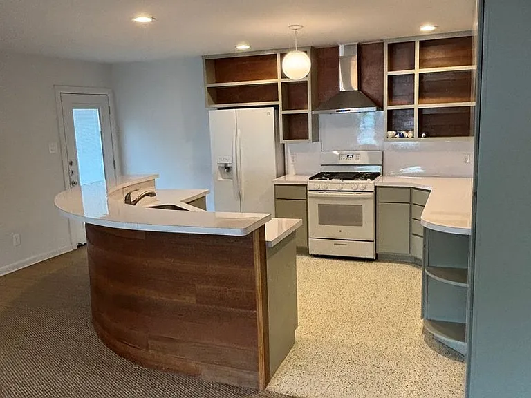 442 E Huisache Ave #A — Photo 5