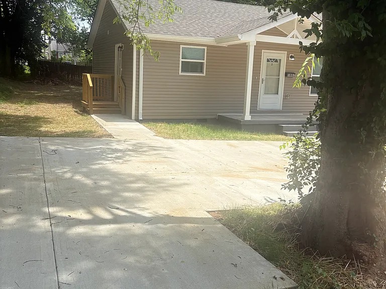 1802 Broad St #B — Photo 6