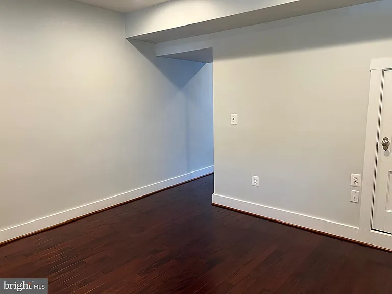 418 N Henry St — Photo 11