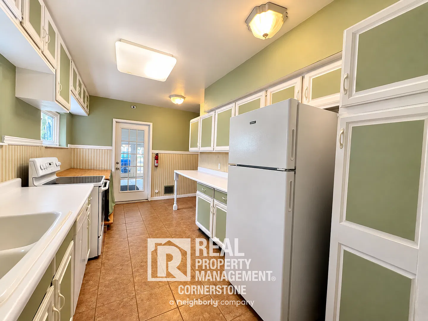 720 Ashley Drive — Photo 4