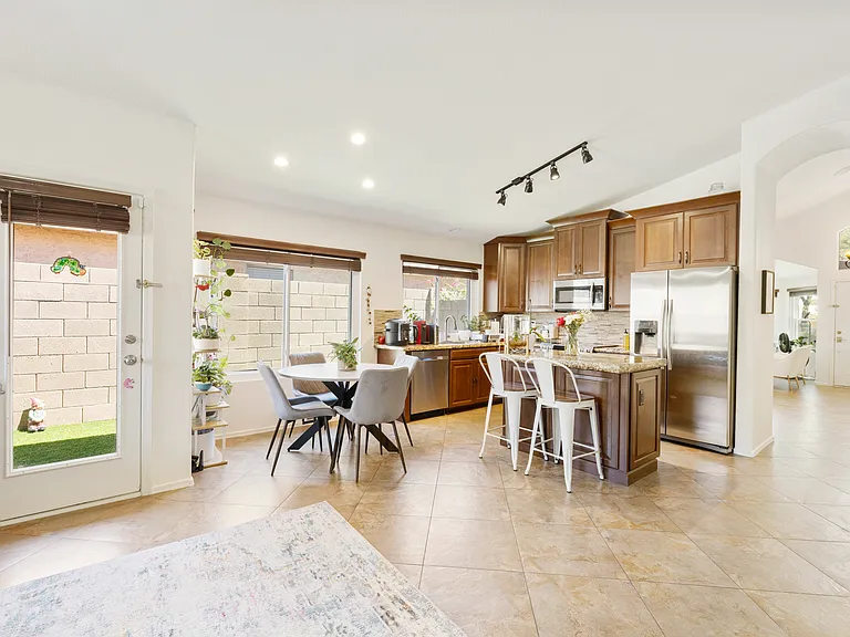 4704 E Weaver Rd — Photo 22