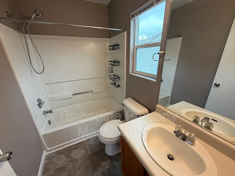 3 bed, 2.0 bath, 1152 sqft, $2,150 — Photo 3
