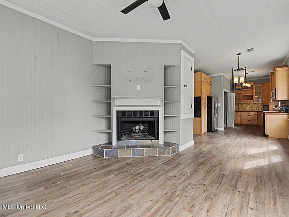 3rd image of 806 Herrick Ave