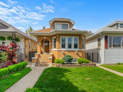6228 W Roscoe St, Chicago, IL, 60634