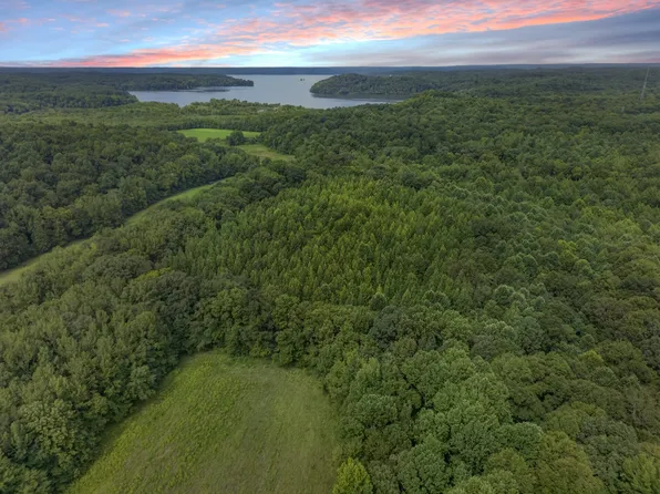 1 White Oak Rd, Stewart, TN 37175