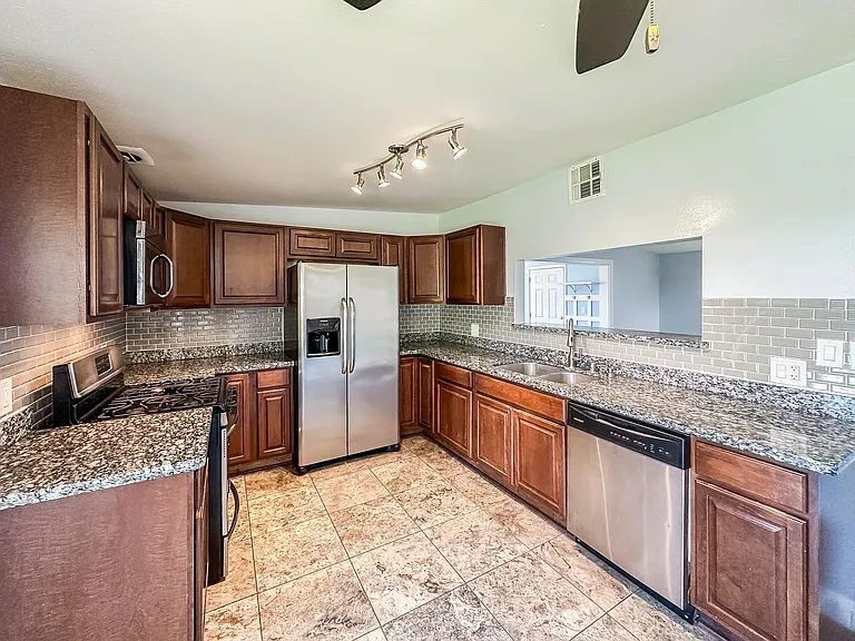 1117 Iris Ave — Photo 10