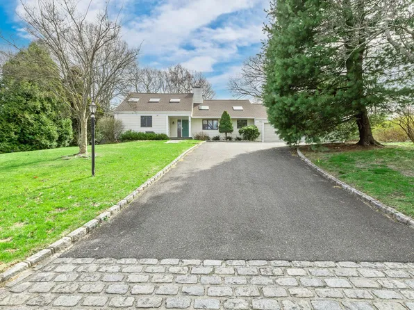 42 Old Homestead Road, Port Jefferson, NY 11777