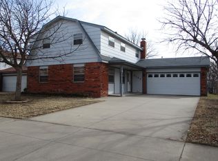 2127 Canary Dr, Ponca City, OK 74601