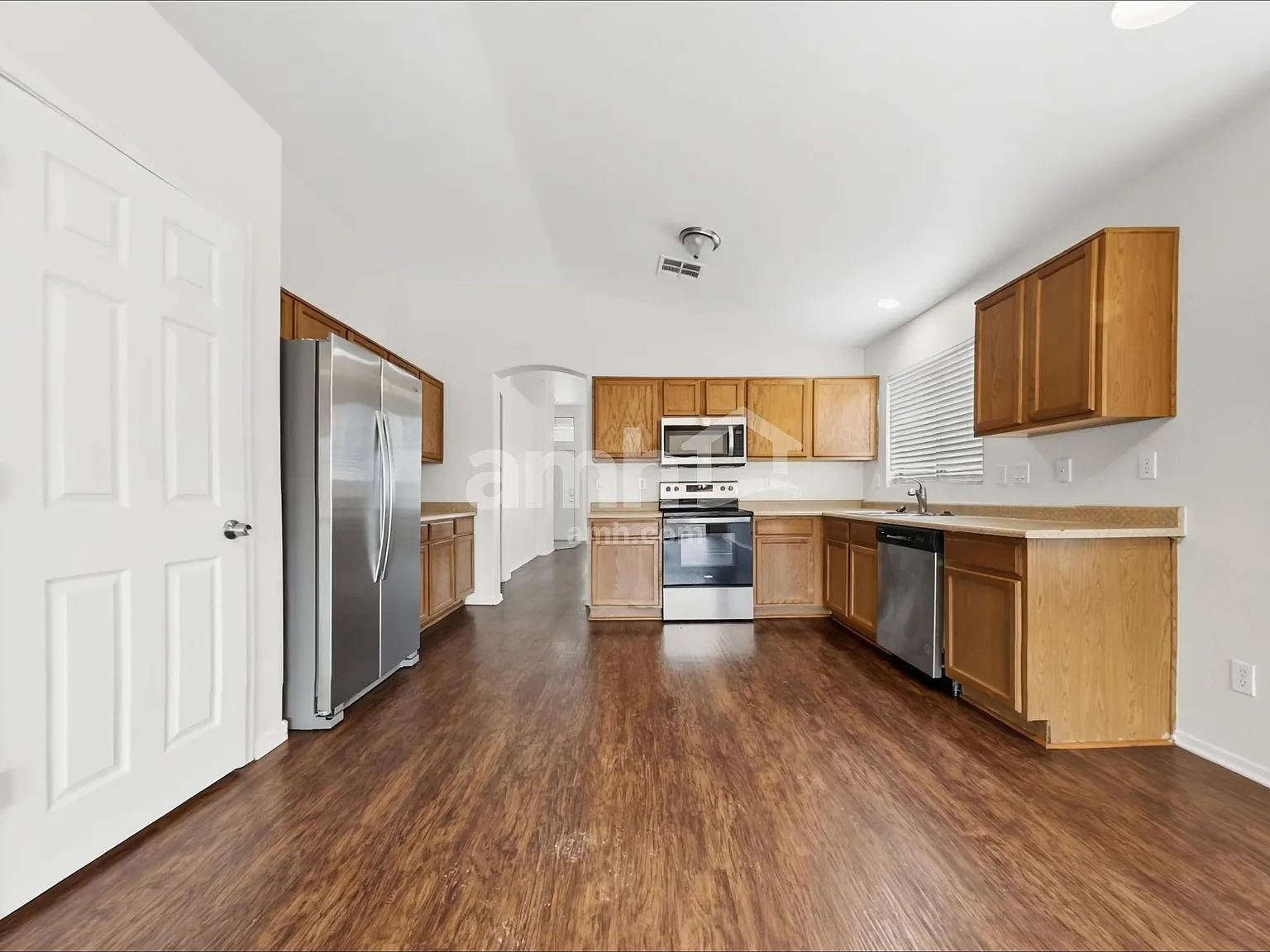 4 bed, 2.0 bath, 1850 sqft, $2,150 — Photo 3