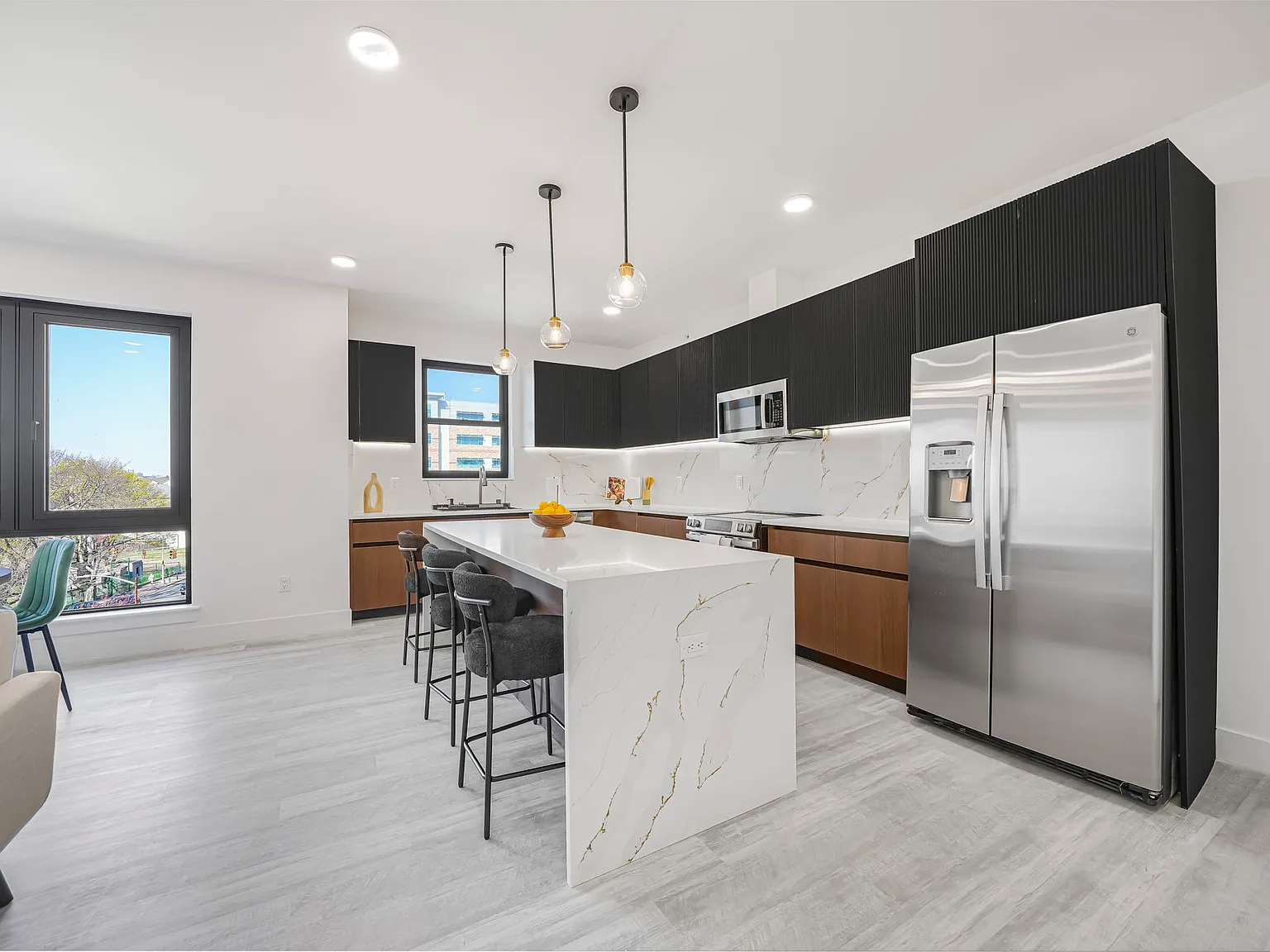 2 bed, 993 sqft, $2,975 — Photo 4