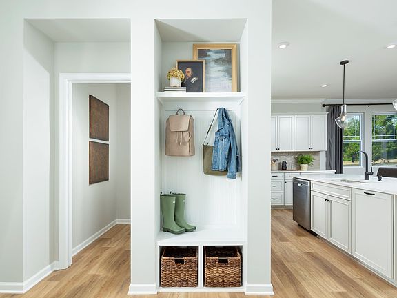 Cheney Amelia Model Dropzone