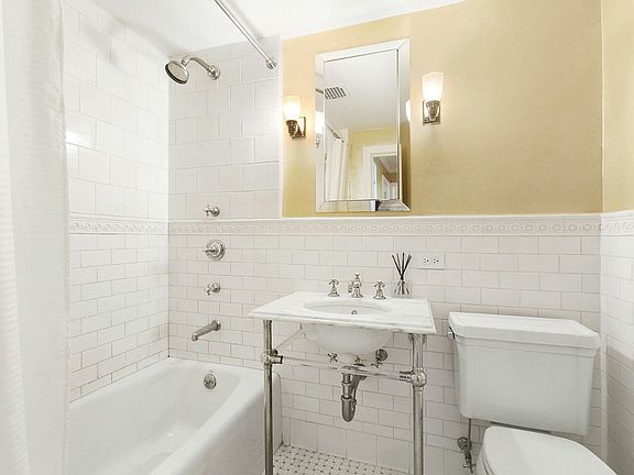 4th image of 150 Central Park S #703