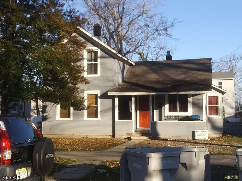2nd image of 326 W Grape St