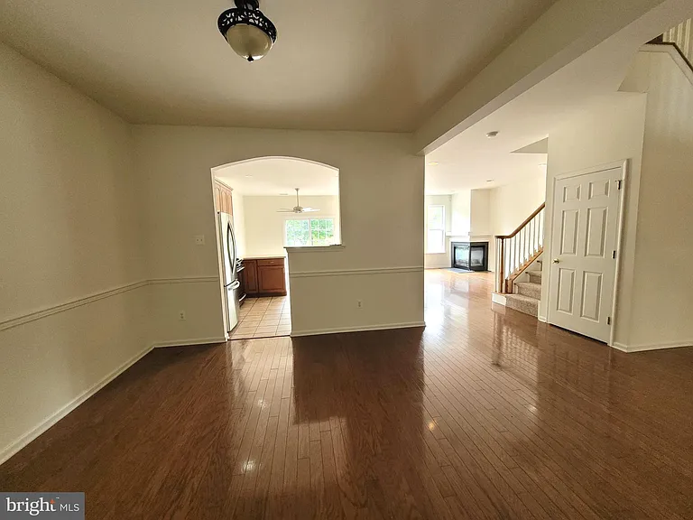 35 Tudor Ct — Photo 5