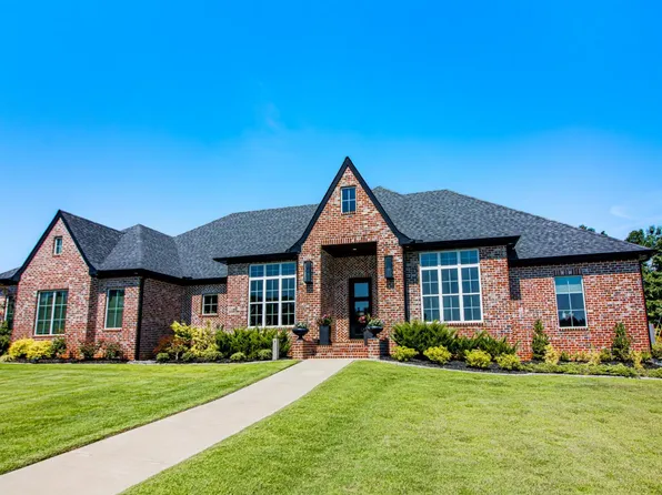 2079 Sloan Lake Dr, Jonesboro, AR 72404
