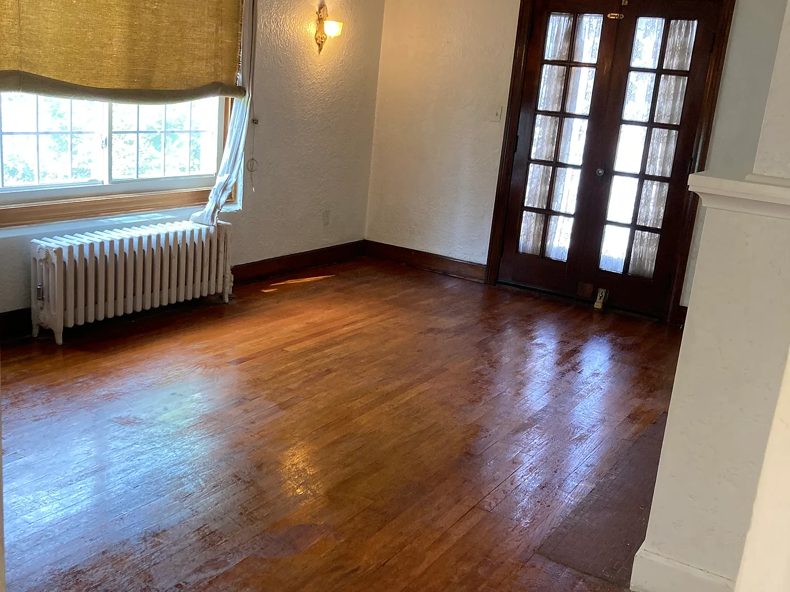 570 Fairfield St — Photo 2