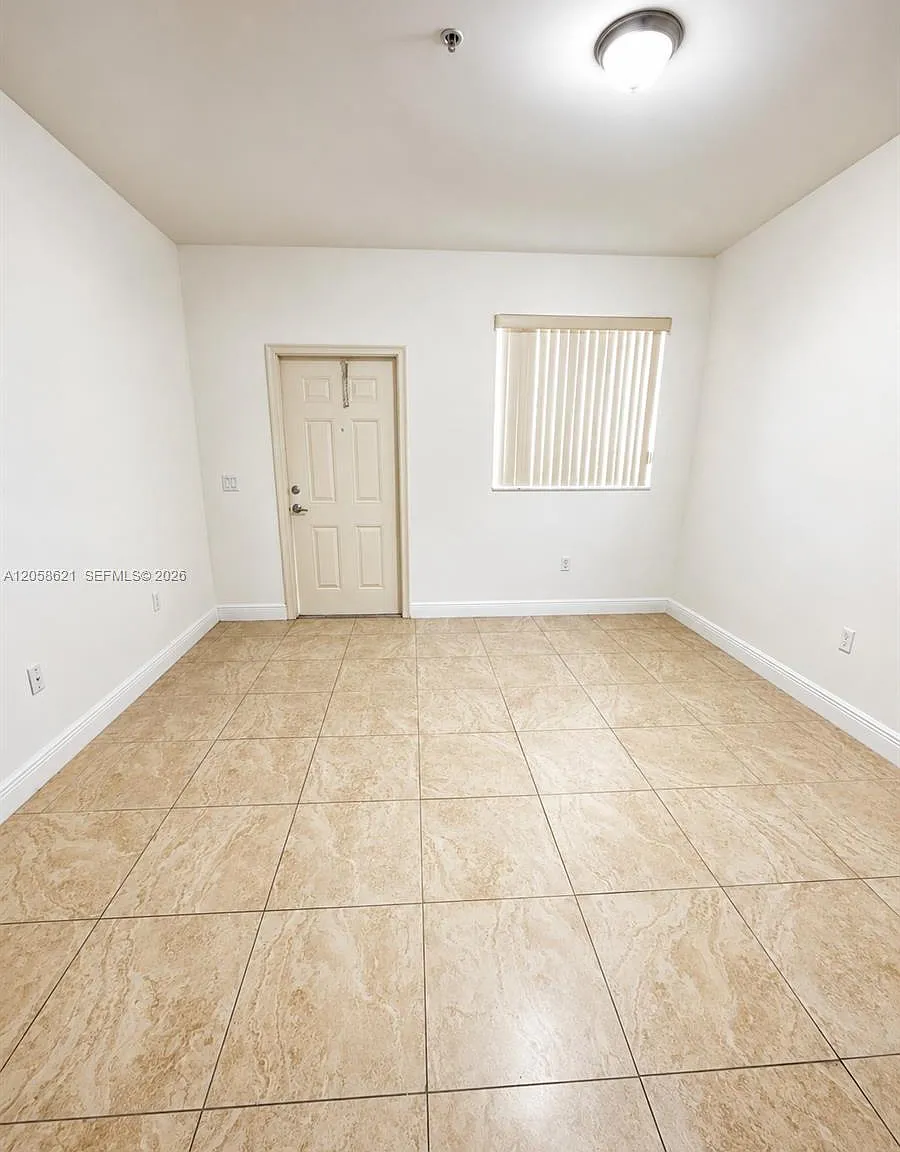 2 bed, 2.0 bath, 968 sqft, $2,200 — Photo 3