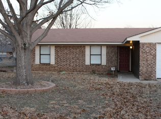 1811 Oak Hill Dr, Corinth, TX 76210