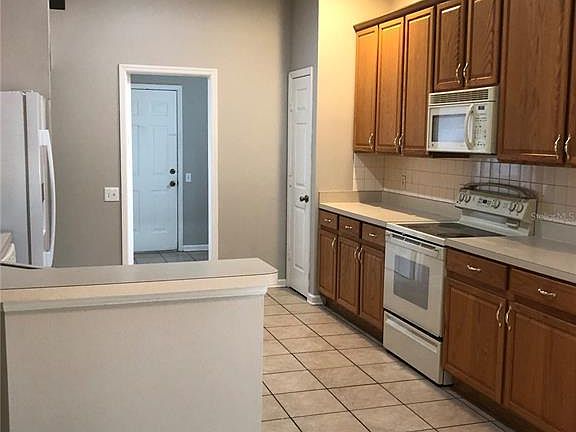 5th image of 36 Valleywood Dr