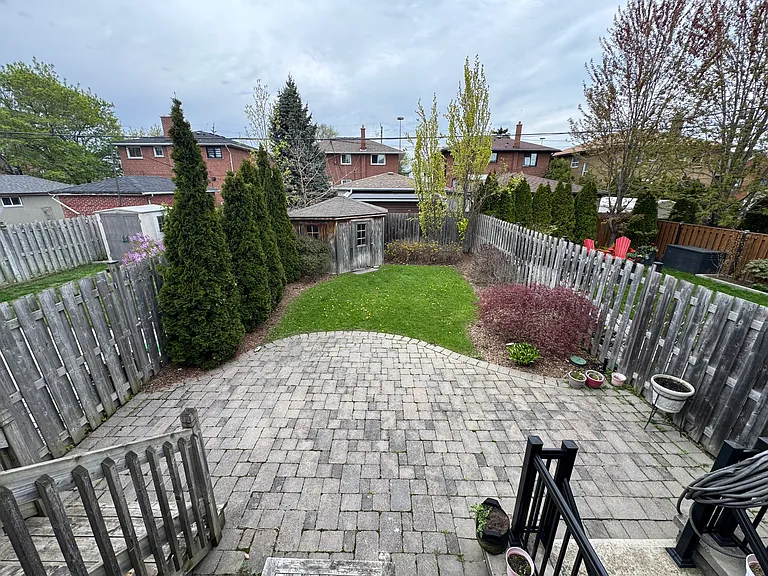 18B Algoma St — Photo 23