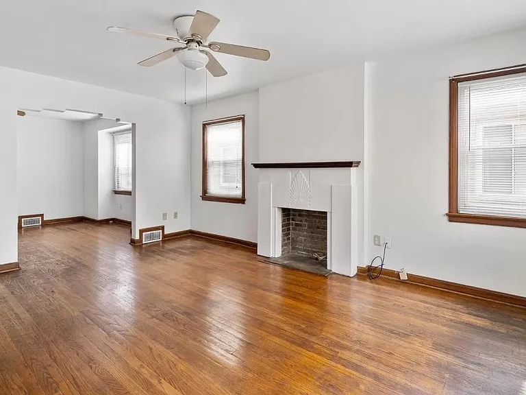 3256 Indianola Ave — Photo 2