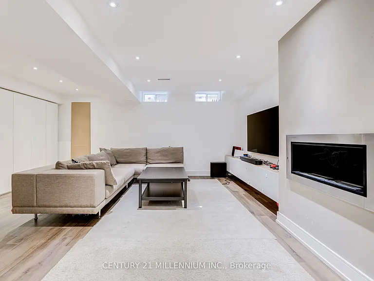 30 Queensmill Ct — Photo 38