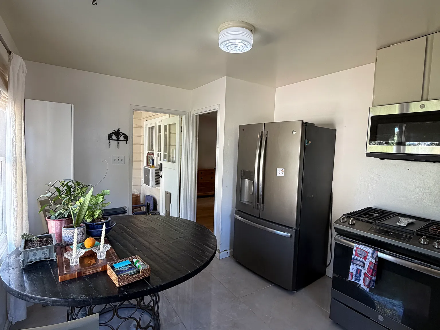 2 bed, 825 sqft, $3,000 — Photo 4