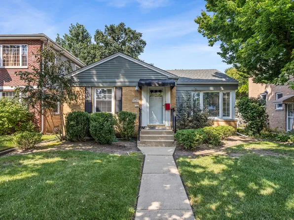8130 Kilbourn Ave, Skokie, IL 60076