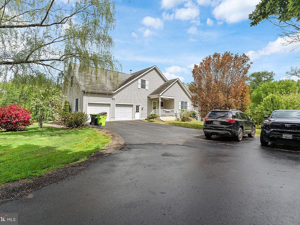 1st image of 143 Clemencia Rd