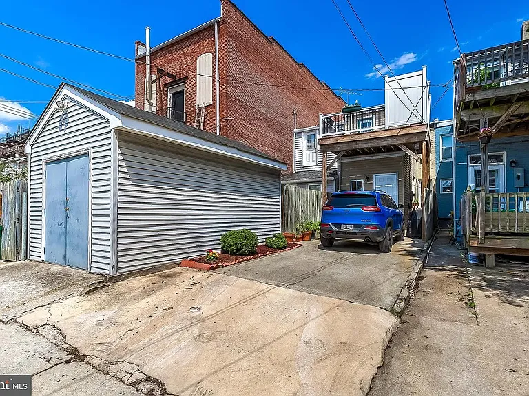 1636 S Hanover St — Photo 33