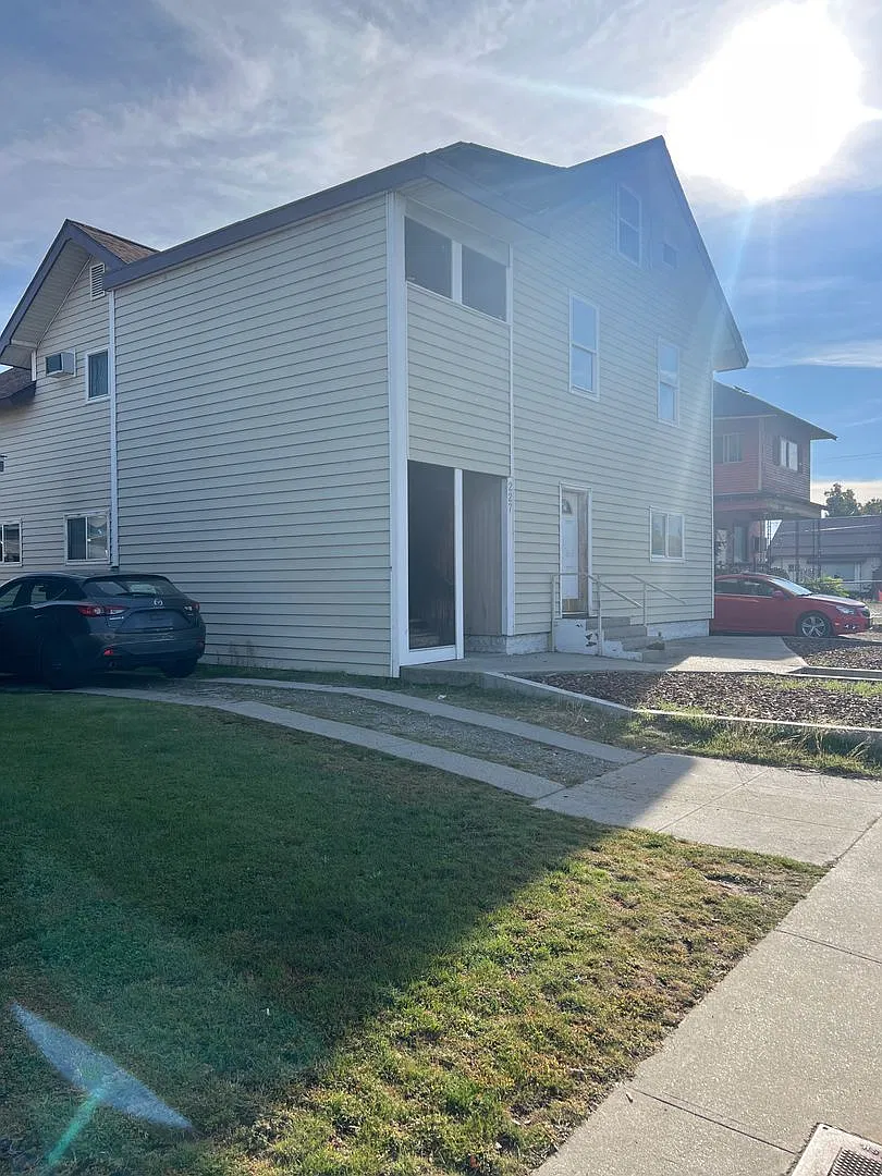 227 S. Chelan Ave. — Photo 1