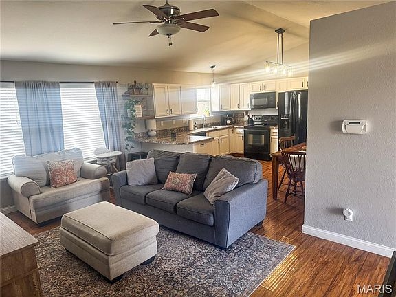 2nd image of 1736 Twelve Oaks Pl