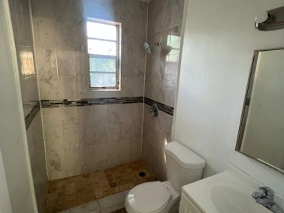 5th image of 4042 NW 23rd Ave